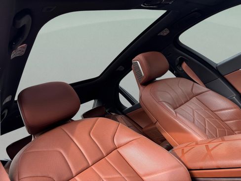 Used 2023 BMW 760i xDrive w/ Luxury Rear Seating Package image 26