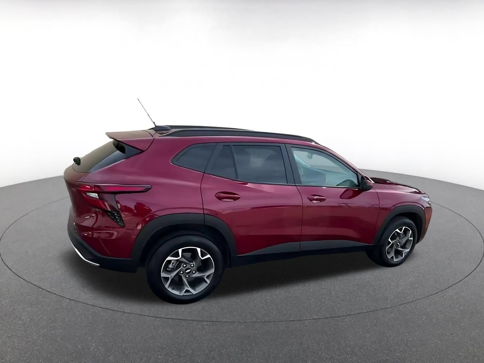 Used 2025 Chevrolet Trax LT w/ LT Convenience Package FWD image 14