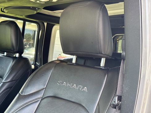 Used 2022 Jeep Wrangler Unlimited Sahara w/ Safety Group AWD/4WD image 15