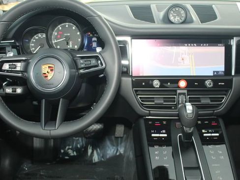 New 2026 Porsche Macan Base image 6