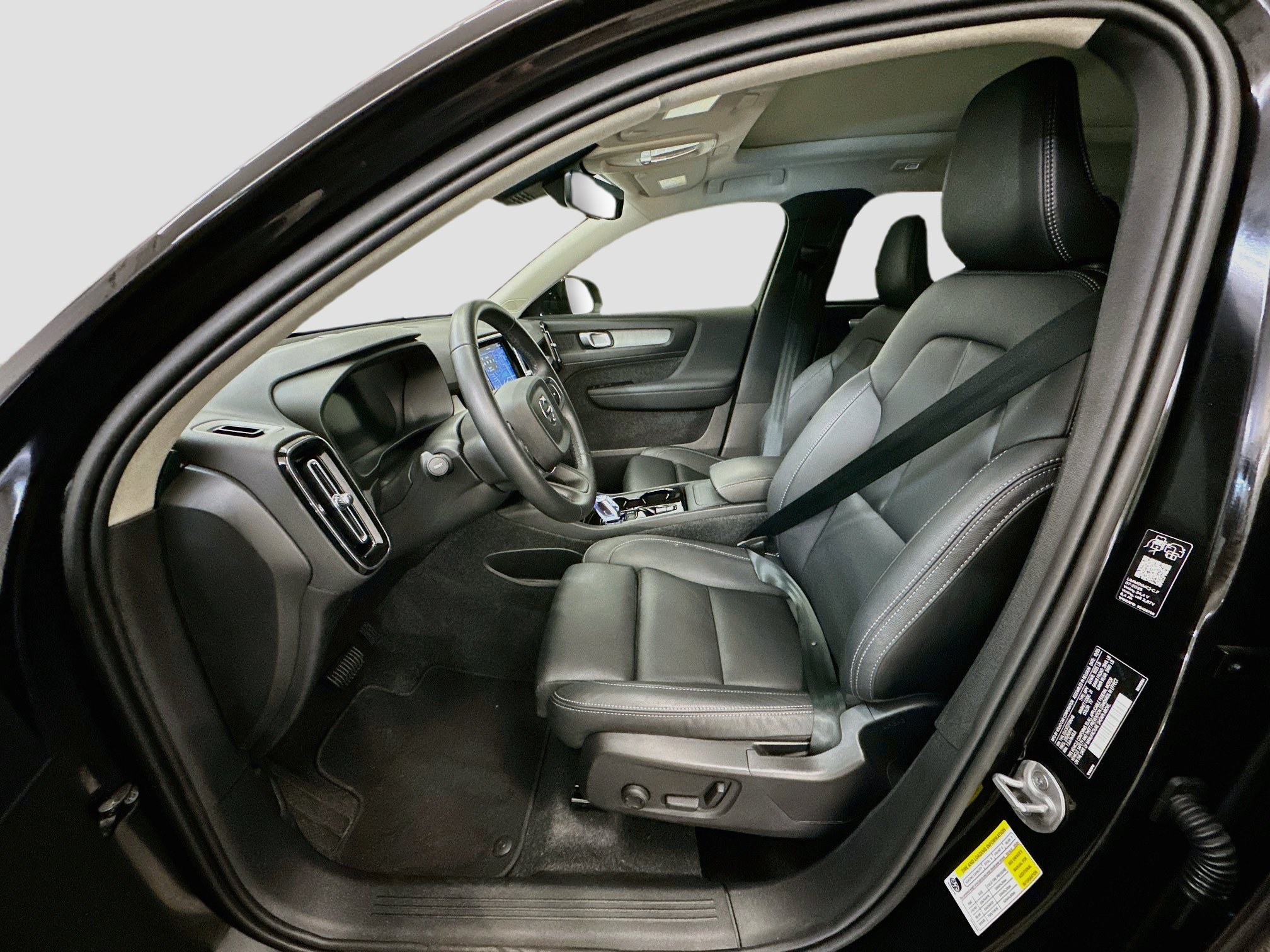 Used 2026 Volvo XC40 B5 Plus AWD/4WD image 13