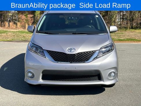 Used 2015 Toyota Sienna SE w/ SE Preferred Package image 15