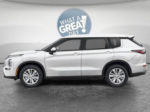 New 2026 Mitsubishi Outlander ES AWD/4WD image 3