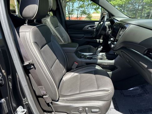 Used 2022 Chevrolet Traverse Premier w/ Redline Edition AWD/4WD image 25