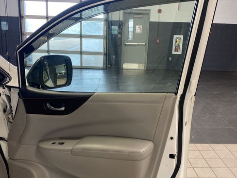 Used 2015 Nissan Quest SV image 31