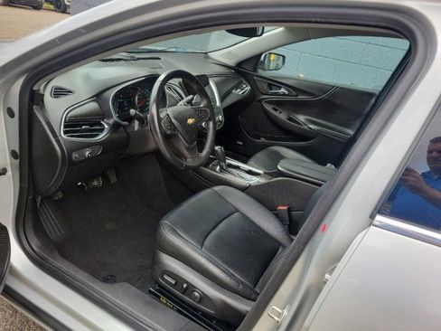 Used 2017 Chevrolet Malibu LT w/ Leather Package image 9