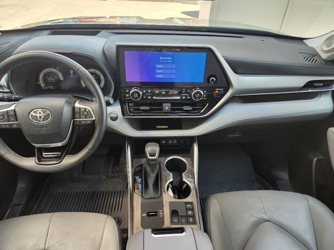 Used 2025 Toyota Highlander Platinum AWD/4WD image 28