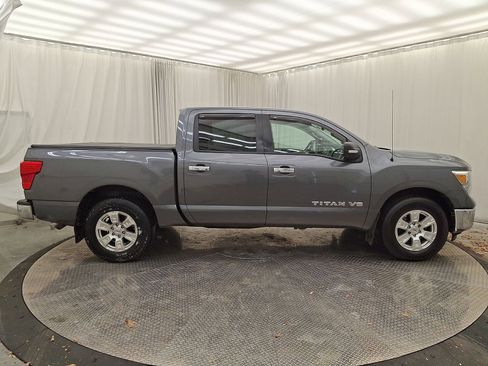 Used 2018 Nissan Titan SV image 25