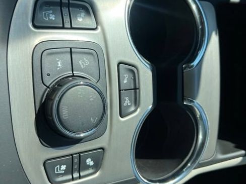 Used 2024 GMC Terrain Denali w/ Denali Premium Package AWD/4WD image 34