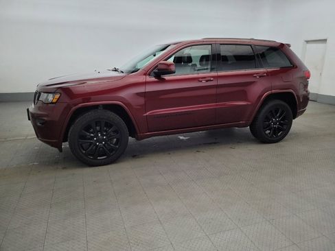Used 2017 Jeep Grand Cherokee Altitude image 2
