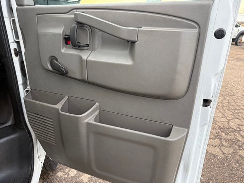 Used 2018 Chevrolet Express 3500 image 25