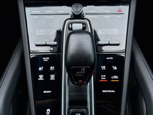 Used 2023 Porsche Cayenne Platinum Edition AWD/4WD image 33