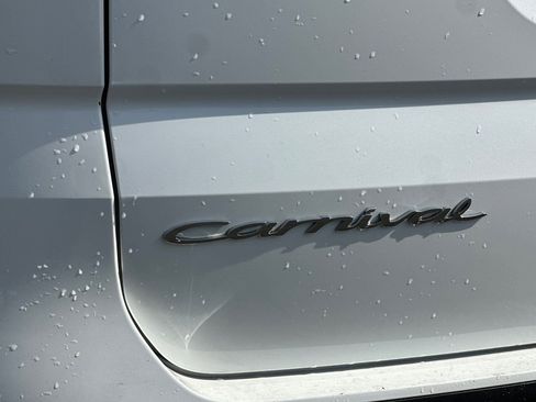 Used 2022 Kia Carnival EX FWD image 29