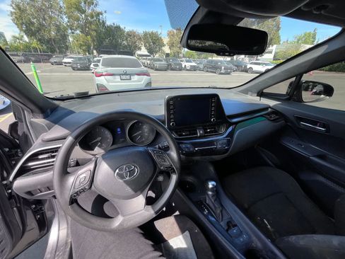 Used 2019 Toyota C-HR LE image 6