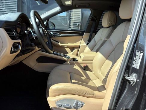 Certified 2022 Porsche Macan S image 5