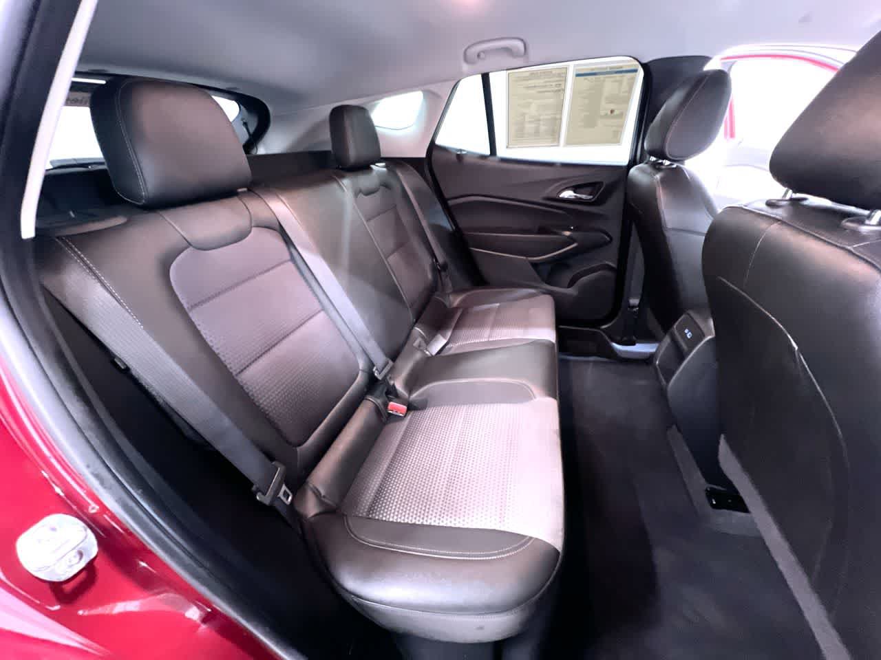 Used 2025 Chevrolet Trax LT FWD image 36