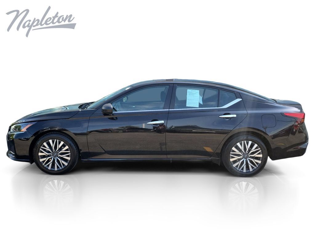 Used 2024 Nissan Altima 2.5 SV FWD image 2