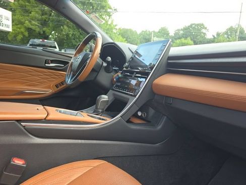 Used 2019 Toyota Avalon Limited w/ All Weather Liner Package FWD image 19