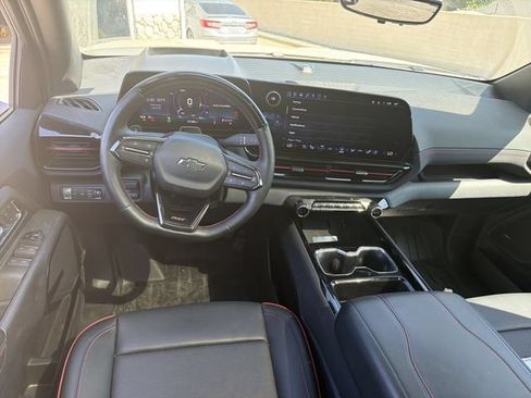 Used 2025 Chevrolet Silverado EV RST AWD/4WD image 7