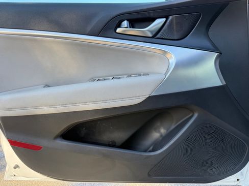 Used 2022 Genesis G70 2.0T image 42