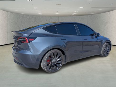 Used 2023 Tesla Model Y Performance image 3