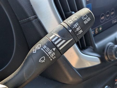 Used 2024 GMC Terrain SLT image 24