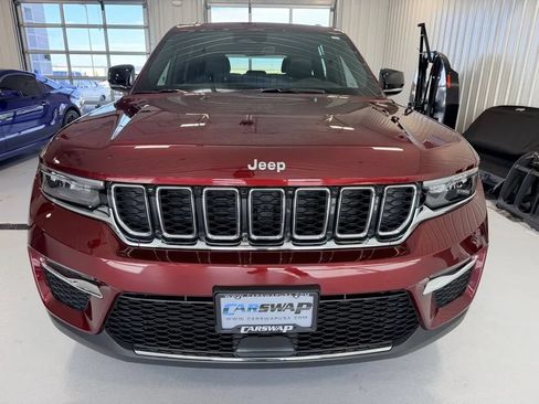 Used 2025 Jeep Grand Cherokee Limited AWD/4WD image 7