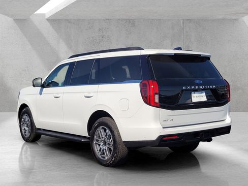 Used 2025 Ford Expedition Active AWD/4WD image 6