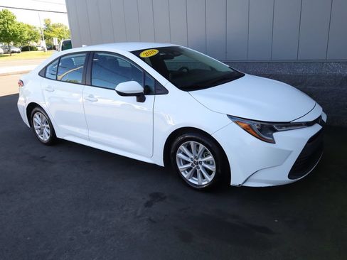 Used 2024 Toyota Corolla LE w/ LE Convenience Package FWD image 14