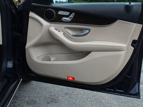 Used 2018 Mercedes-Benz C 300 C 300 4MATIC Sedan 4D image 18