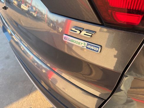 Used 2019 Ford Escape SE image 13