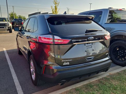 Used 2019 Ford Edge SE FWD image 2