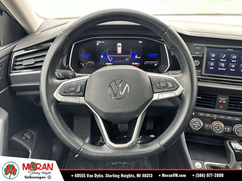 Certified 2023 Volkswagen Jetta SE w/ Panoramic Sunroof Package FWD image 13