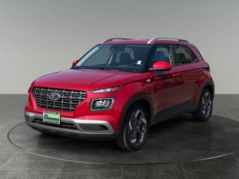 Used 2022 Hyundai Venue SEL FWD image 3