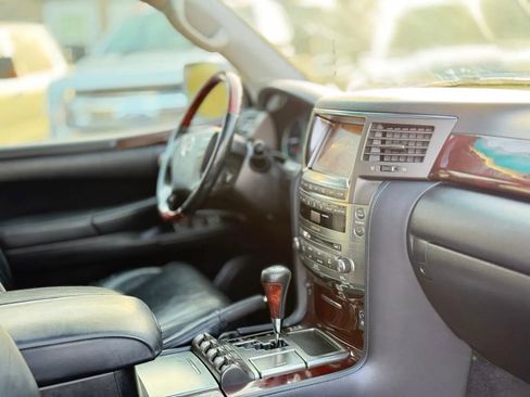 Used 2011 Lexus LX 570 4WD w/ Luxury Pkg image 12
