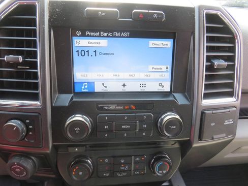 Used 2017 Ford F150 XLT w/ Equipment Group 302A Luxury AWD/4WD image 19