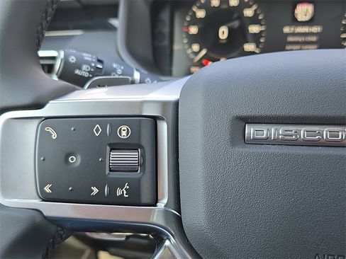 New 2025 Land Rover Discovery S image 19