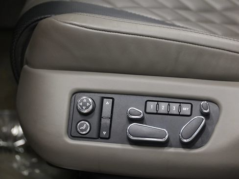 Used 2018 Bentley Flying Spur S W12 AWD/4WD image 16