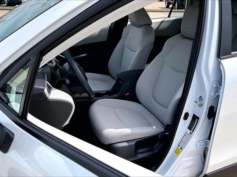 Used 2026 Toyota Corolla Cross L FWD image 8