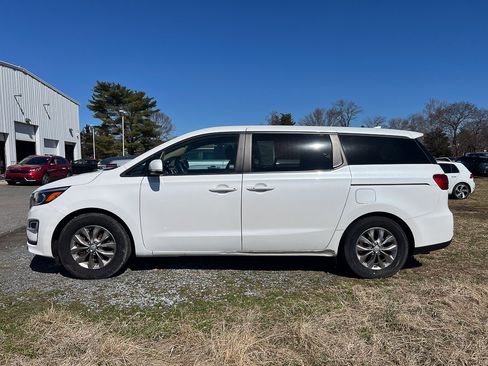Used 2020 Kia Sedona LX image 2