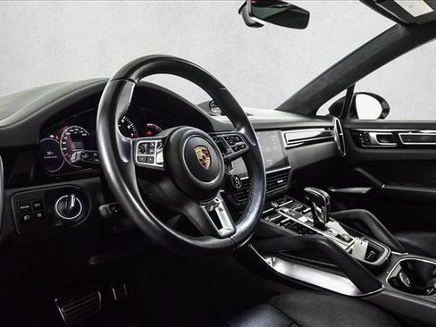 Used 2020 Porsche Cayenne Turbo image 10