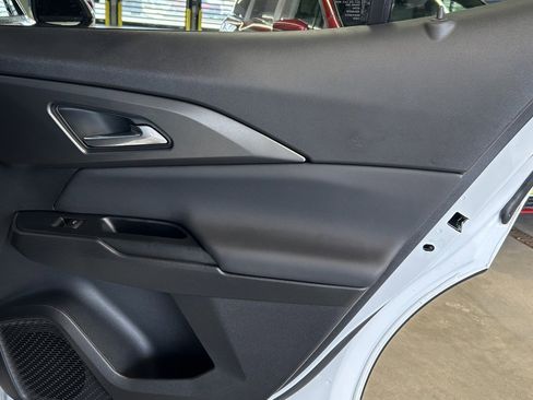 Used 2025 Chevrolet Equinox EV LT w/ Comfort Package image 14