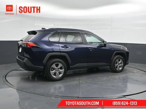 Used 2025 Toyota RAV4 XLE AWD/4WD image 2