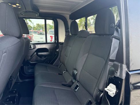 Used 2022 Jeep Gladiator Sport AWD/4WD image 10