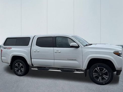 Used 2016 Toyota Tacoma TRD Sport w/ Towing Package image 12