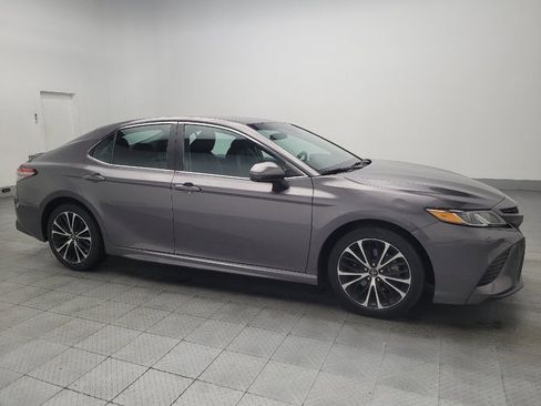 Used 2018 Toyota Camry SE FWD image 11