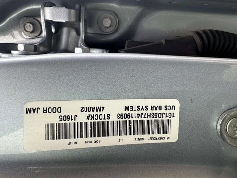 Used 2018 Chevrolet Sonic LT w/ Convenience Package image 28