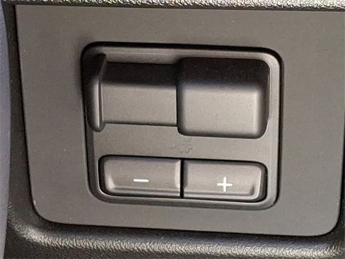 Used 2025 Chevrolet Colorado Z71 w/ Technology Package image 24