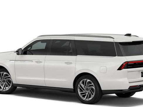 New 2026 Lincoln Navigator L Reserve AWD/4WD image 2
