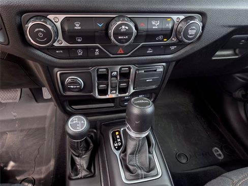 New 2025 Jeep Gladiator Sport AWD/4WD image 40